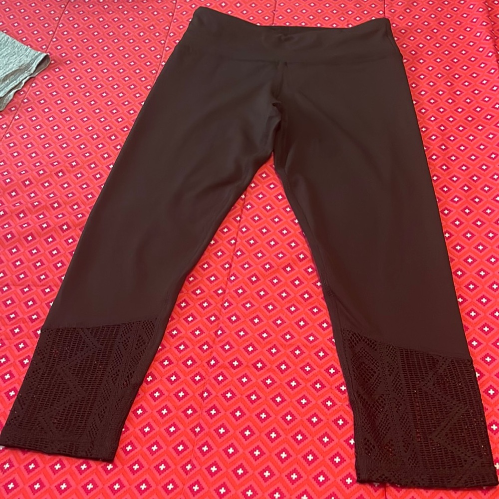 Leggings are black , brand is CALI sport and size small.